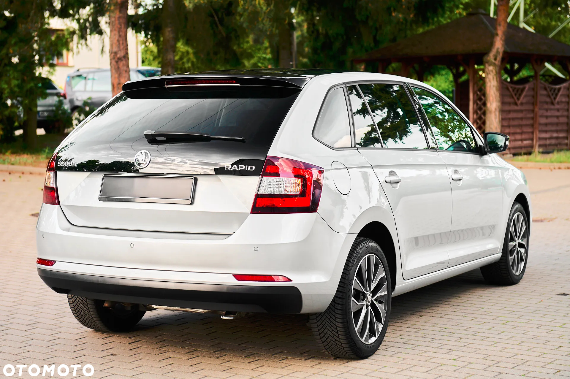 Skoda RAPID Spaceback 1.2 TSI (Green tec) Cool Edition Red & Grey - 12