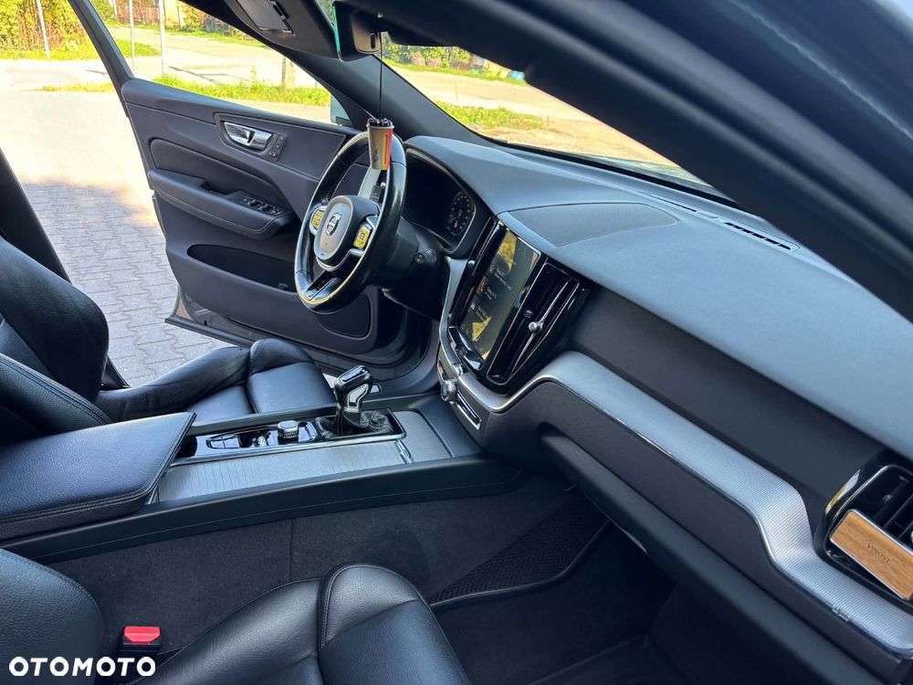 Volvo XC 60 D4 AWD R-Design - 24
