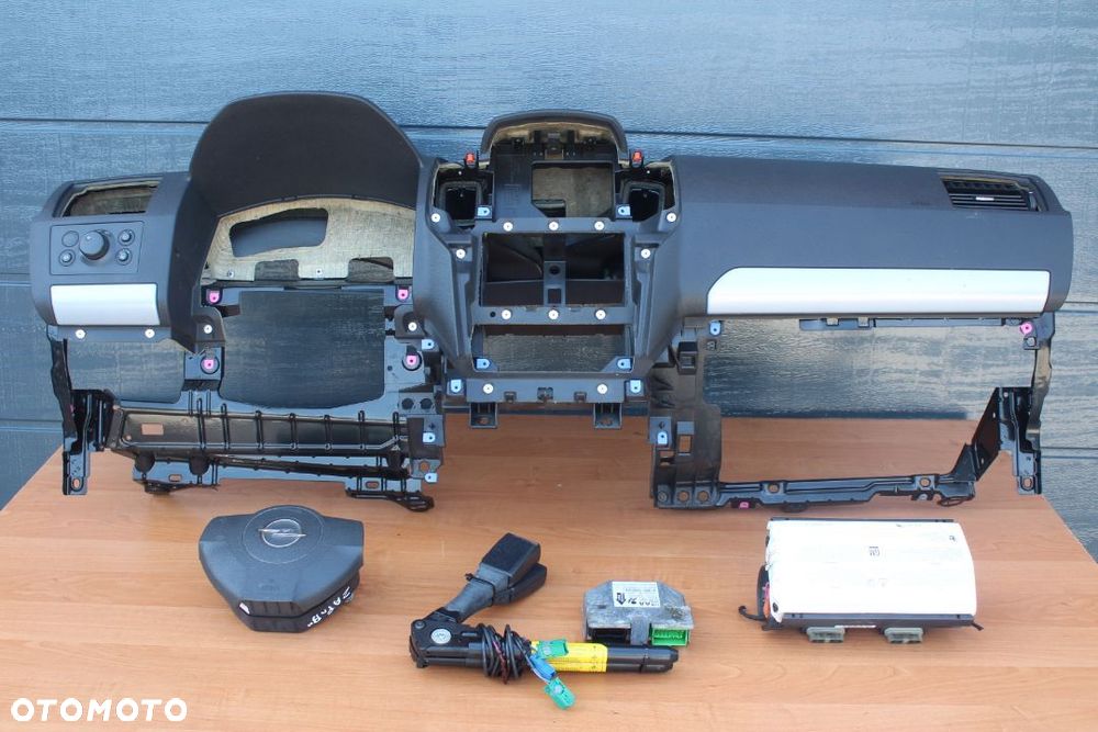 DESKA KONSOLA KOKPIT OPEL ZAFIRA B EUROPA KPL - 1