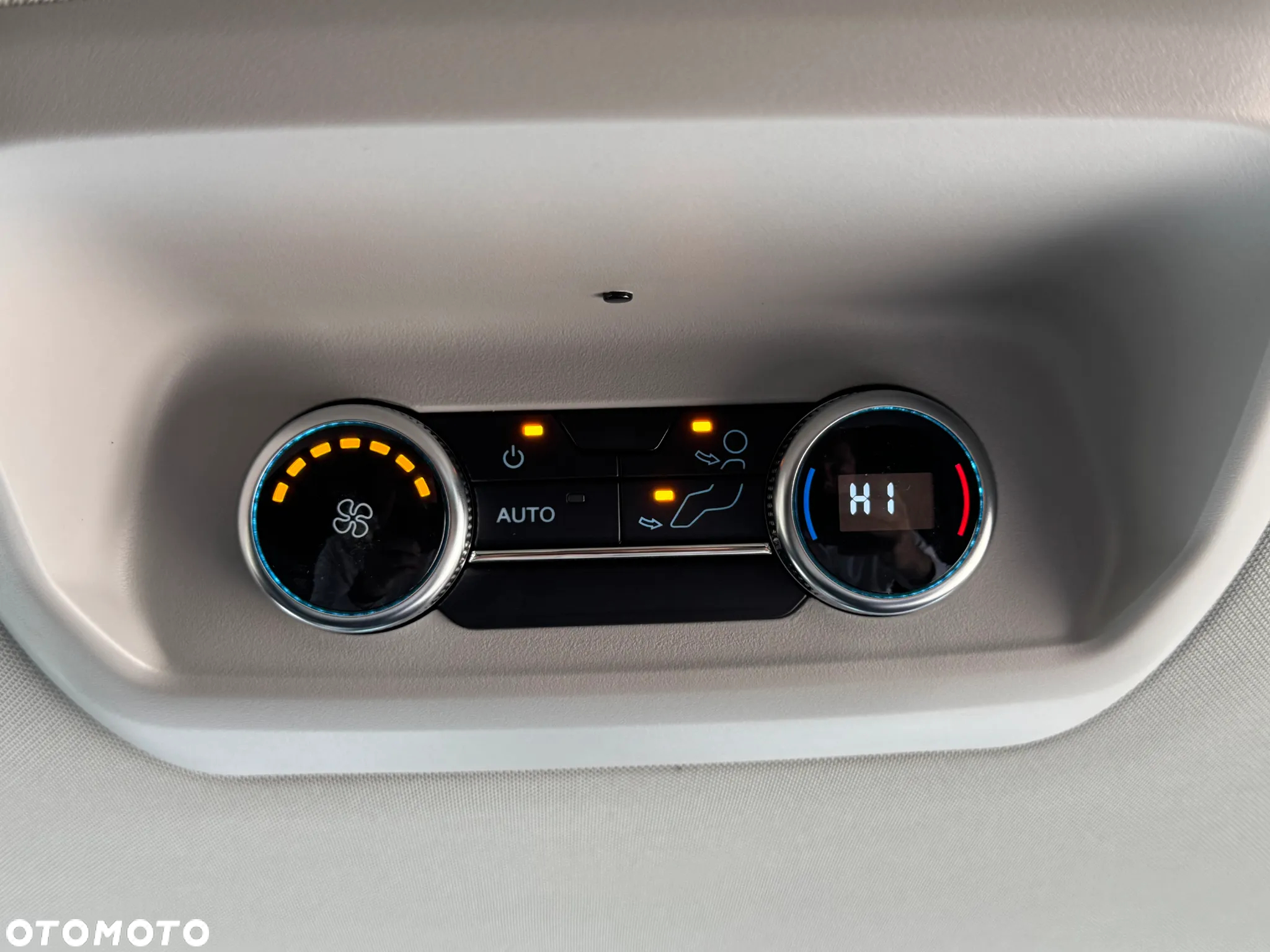 Ford Tourneo Custom 2.0 EcoBlue L2 Titanium SelectShift - 29