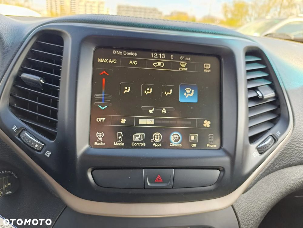 Jeep Cherokee - 25