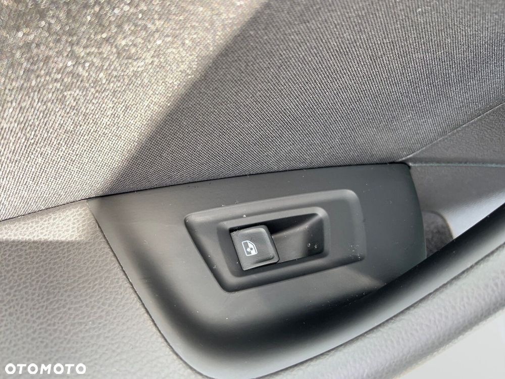 Volkswagen Passat 2.0 TDI Business DSG - 13