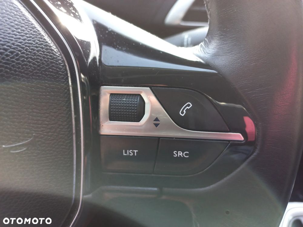 Peugeot 3008 1.2 PureTech Allure S&S - 20