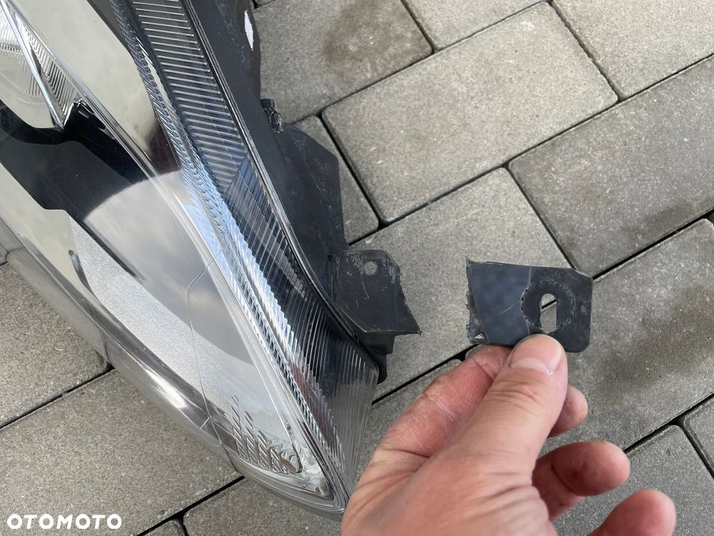 LAMPA PRZEDNIA PRAWA FORD FIESTA MK8  2017-2020 - 3