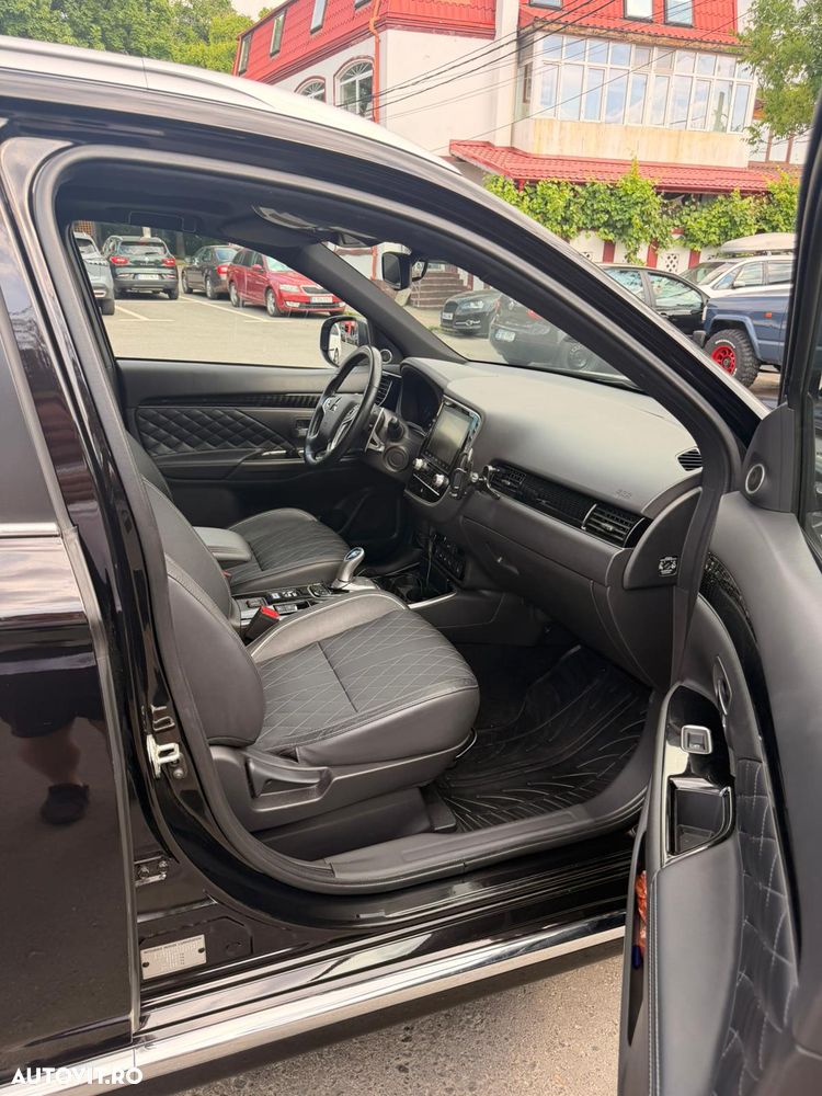 Mitsubishi Outlander PHEV 2.4 L 4X4 Instyle+ - 9