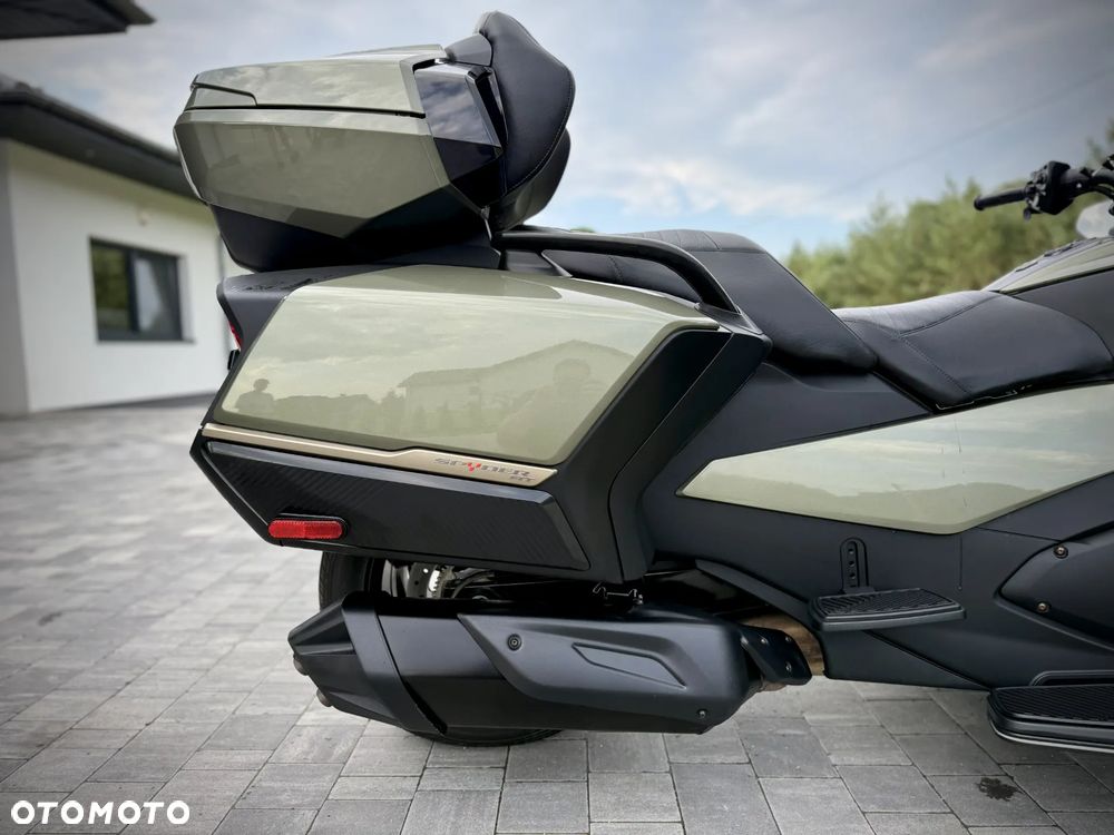 Can-Am Spyder - 28