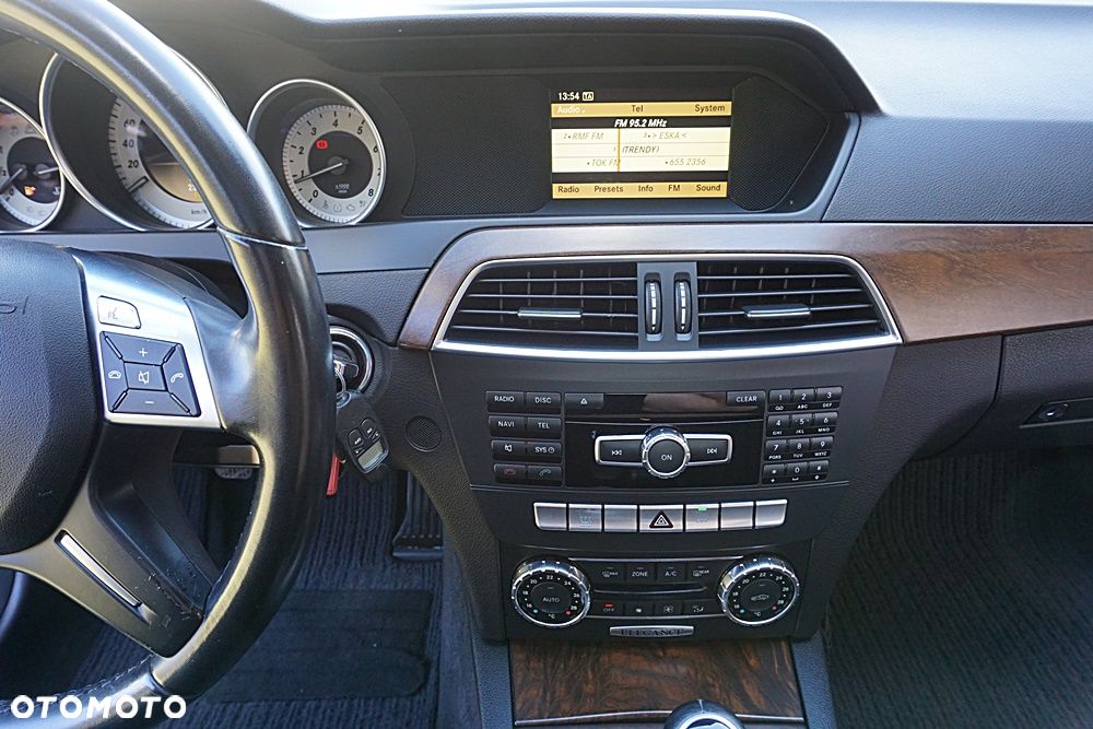 Mercedes-Benz Klasa C 180 BlueEFFICIENCY Elegance - 24