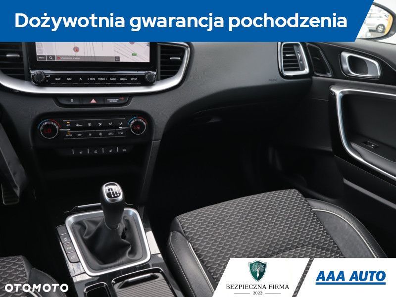 Kia Ceed - 10