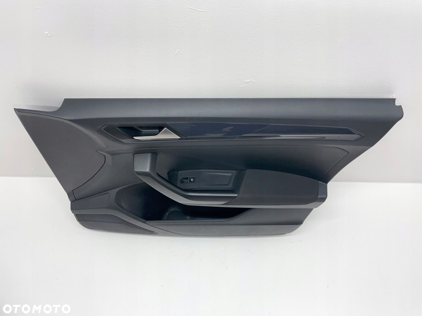 VW T-ROC TAPICERKA DRZWI PRZÓD PRAWA LED 2GA867012 - 2