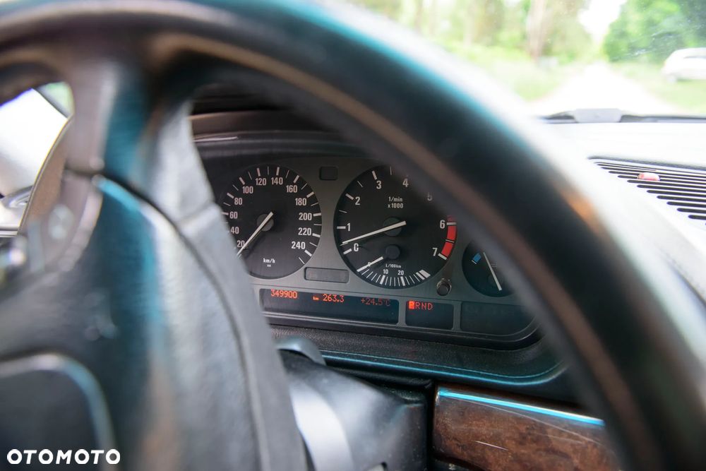 BMW Seria 7 740i - 12