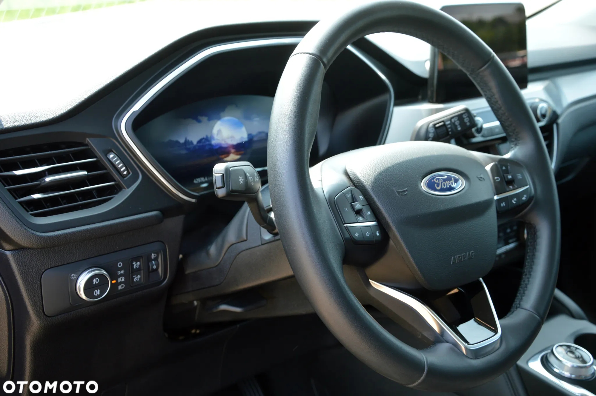Ford Kuga 2.5 Duratec FHEV TITANIUM - 30