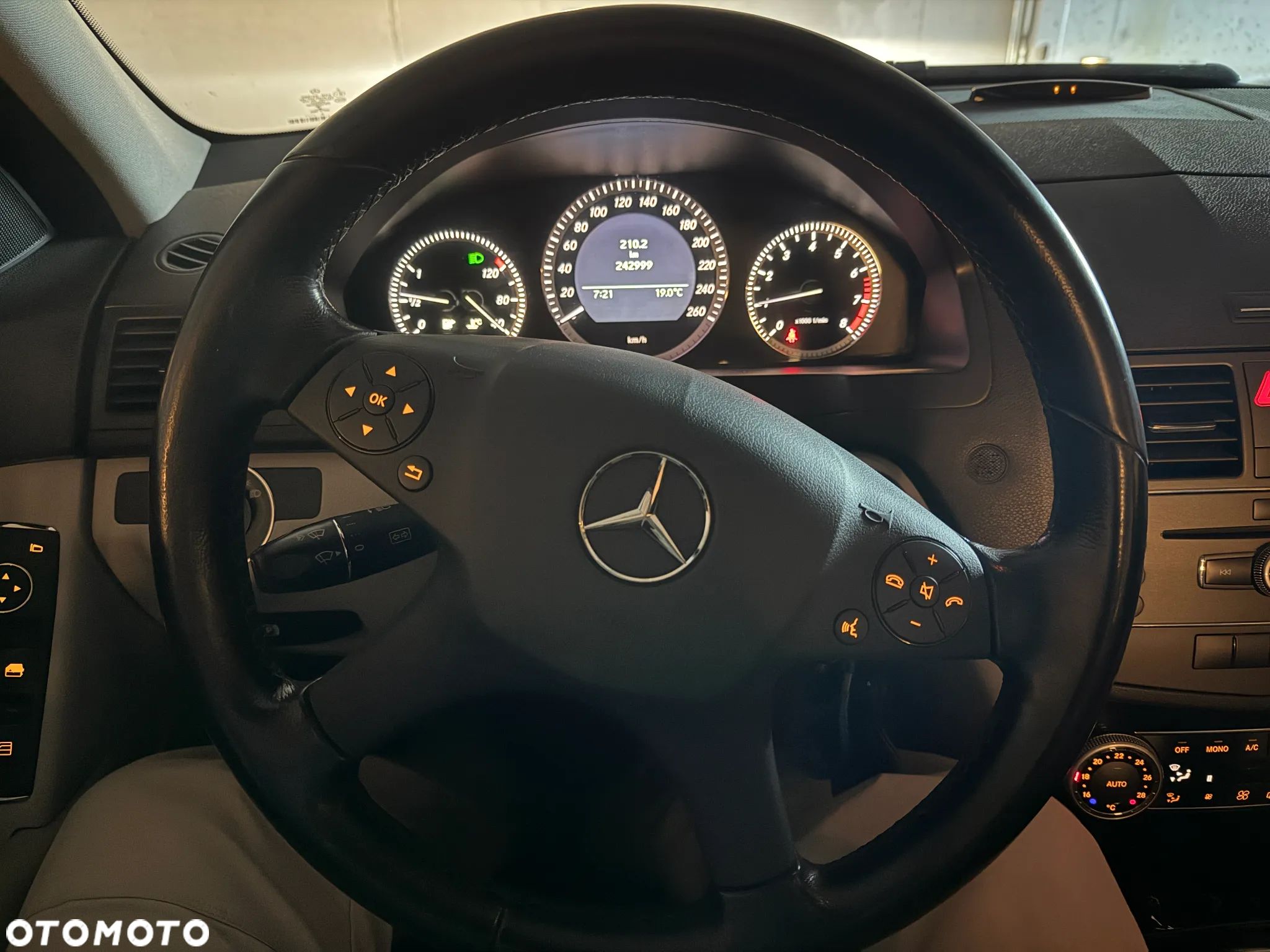 Mercedes-Benz Klasa C 180 K BlueEff Classic - 1