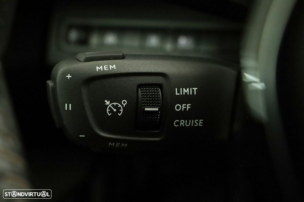 Peugeot 3008 1.6 Hybrid Allure e-EAT8 - 18