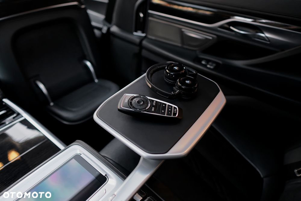 BMW Seria 7 M760Li xDrive V12 Excellence - 38
