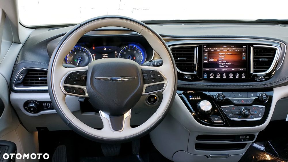 Chrysler Pacifica - 15