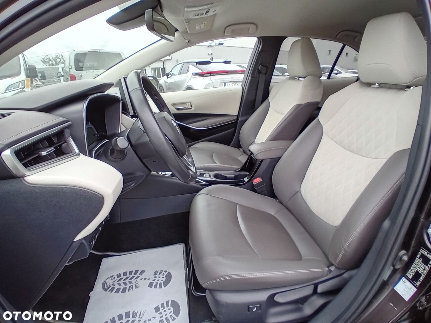 Toyota Corolla 1.8 Hybrid Executive - 28