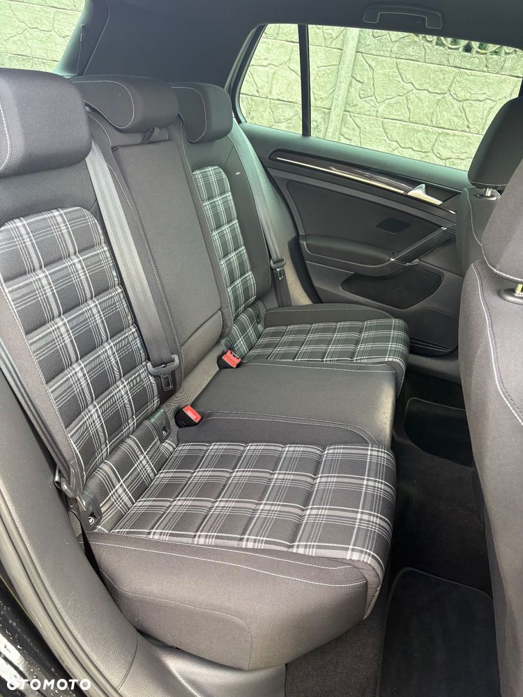 Volkswagen Golf - 18