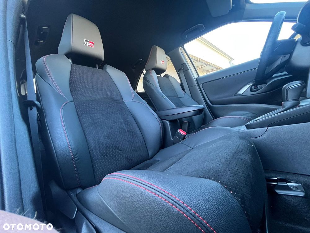 Toyota Yaris Cross 1.5 VVT-i GR Sport - 28