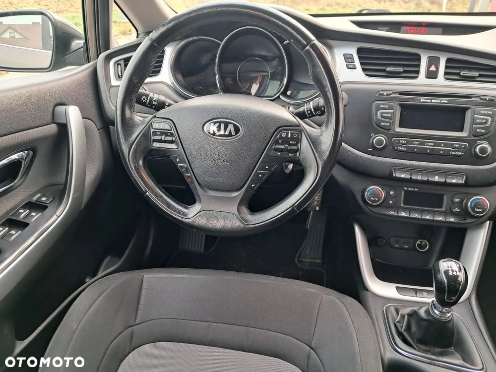 Kia Ceed 1.6 GDI Dream-Team Edition - 18