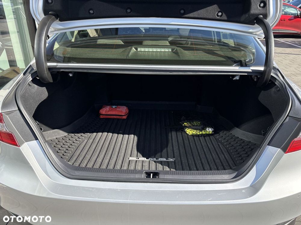 Toyota Camry 2.5 Hybrid Comfort CVT - 17