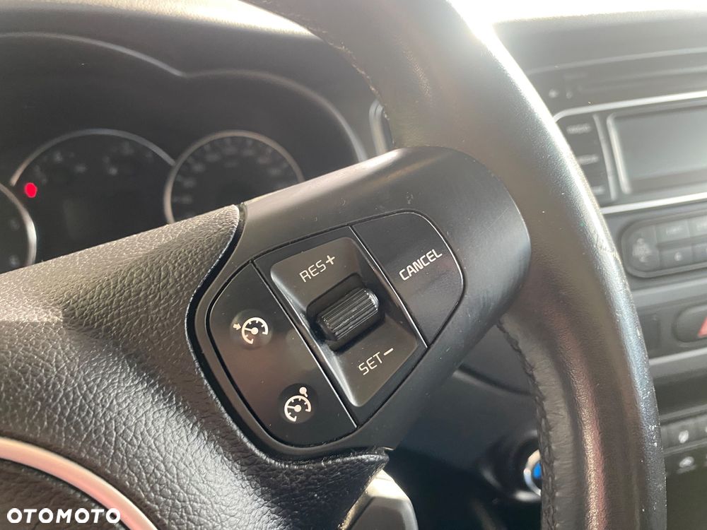 Kia Carens 1.7 CRDi M - 11