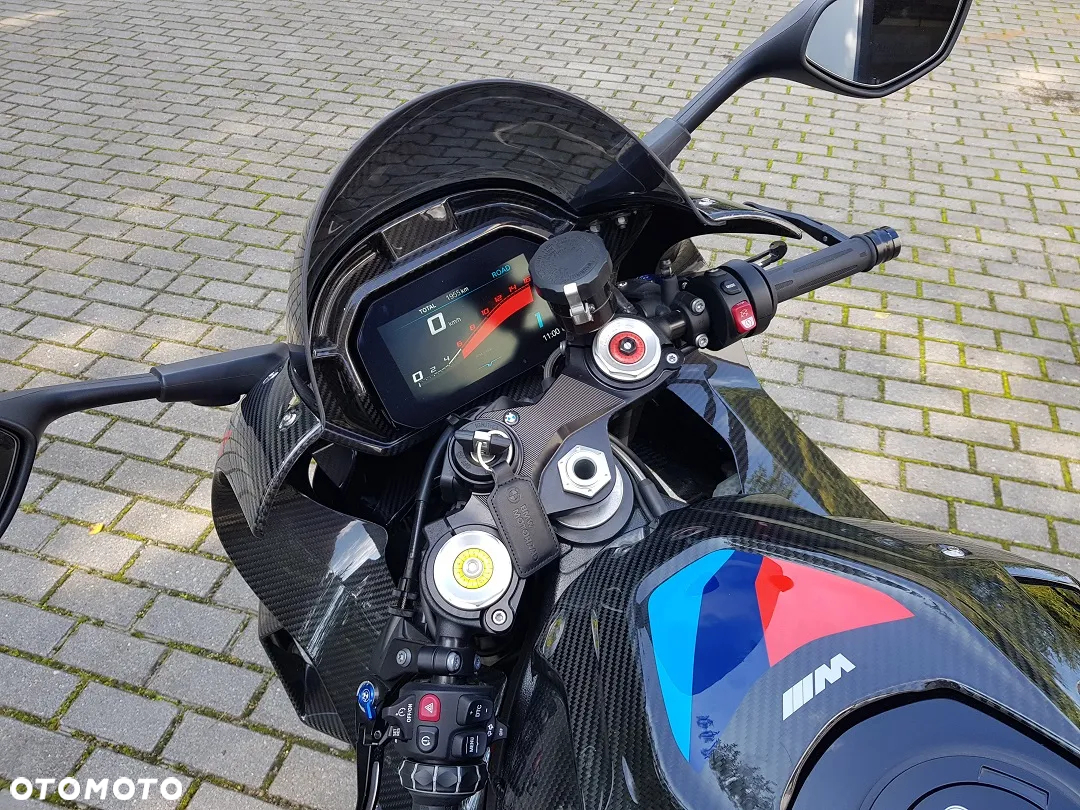 BMW S - 8