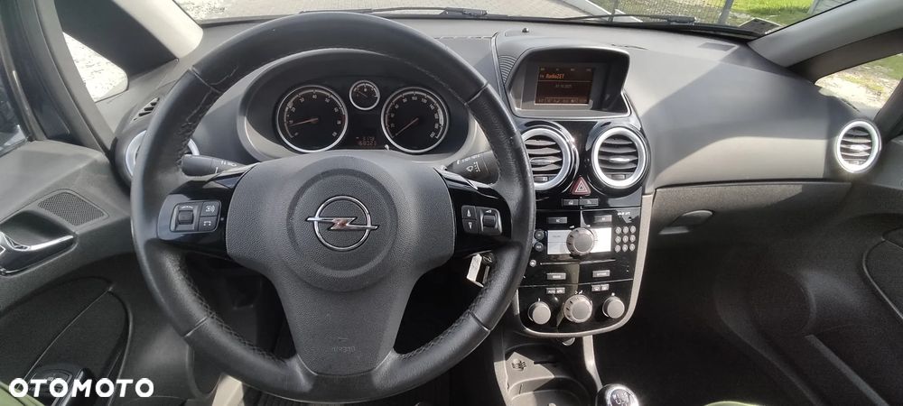 Opel Corsa 1.2 16V Cosmo - 12