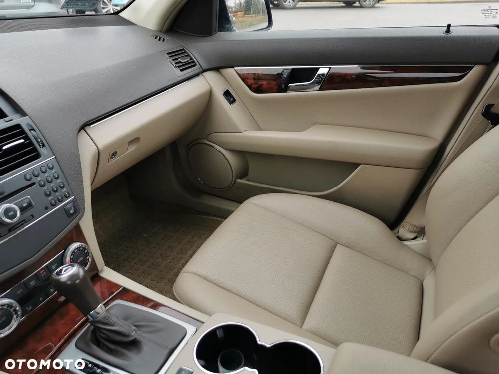 Mercedes-Benz Klasa C 300 4Matic 7G-TRONIC Avantgarde - 31