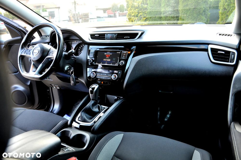Nissan Qashqai 1.3 DIG-T DCT AKARI - 40