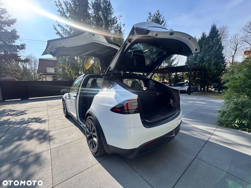 Tesla Model X - 13