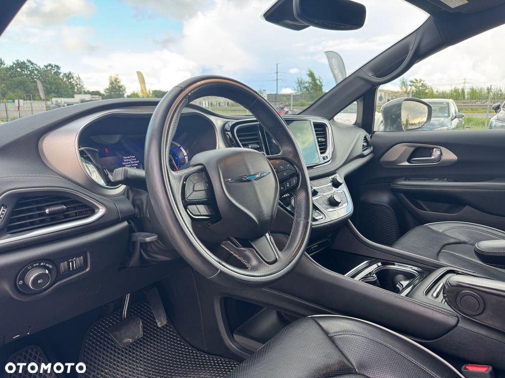 Chrysler Pacifica - 11