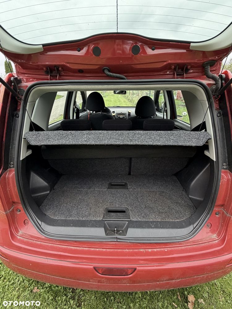 Nissan Note 2010 photo 4
