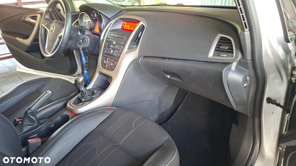 Opel Astra 1.4 Turbo 150 Jahre - 10