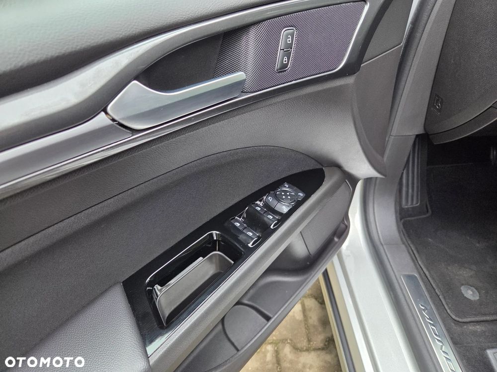 Ford Mondeo 2.0 Hybrid Titanium - 28