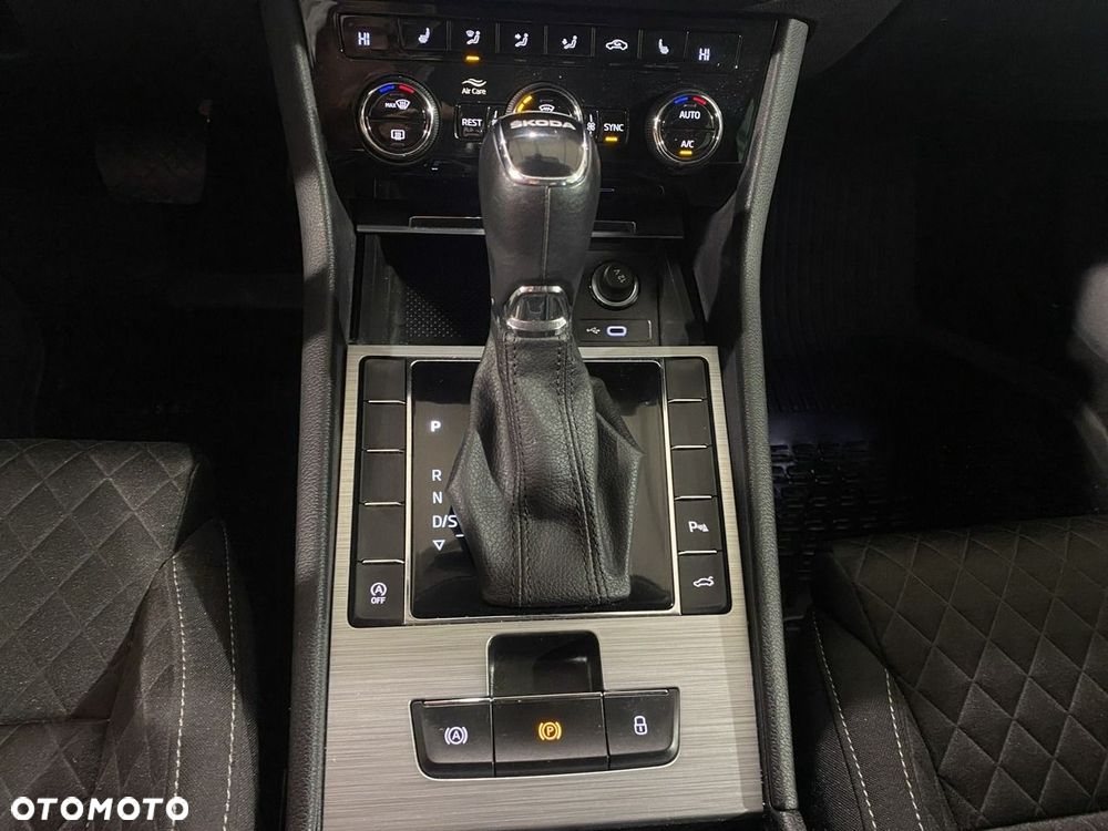 Skoda Superb 2.0 TDI SCR Ambition DSG - 17