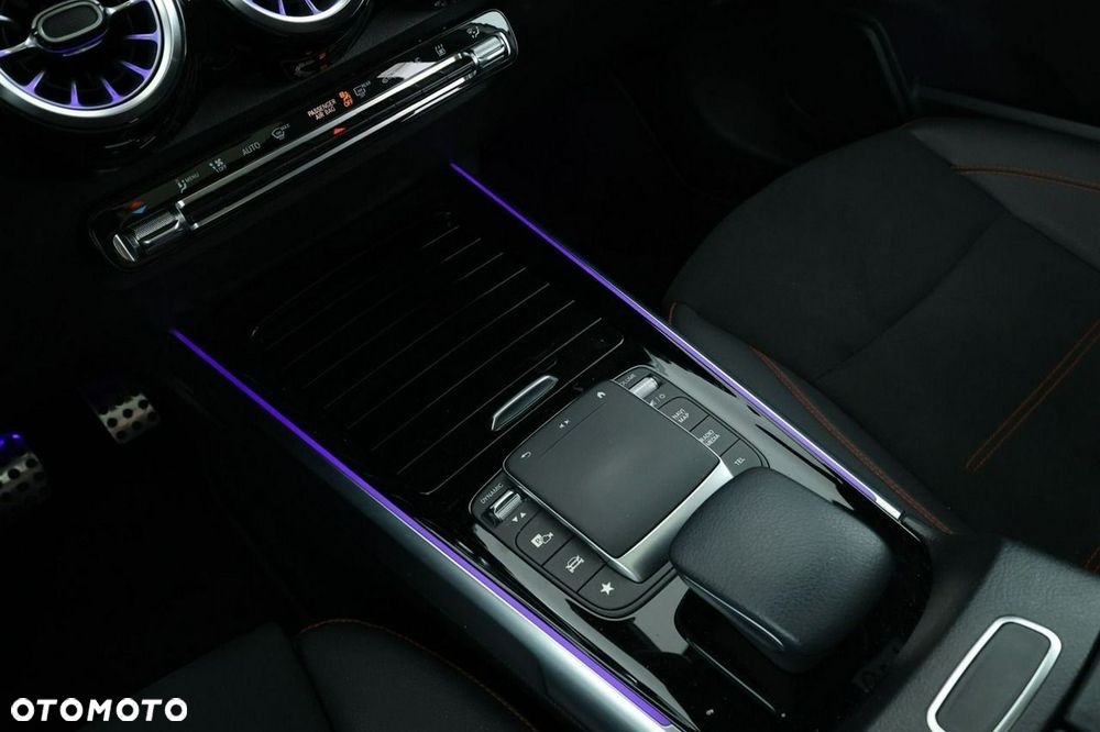 Mercedes-Benz EQB - 26