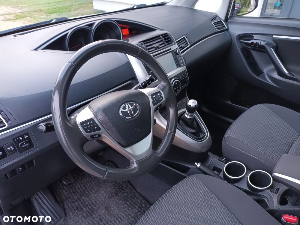 Toyota Verso 2015 photo 5