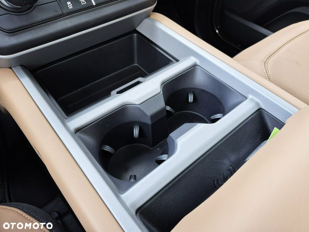 Land Rover Defender - 40