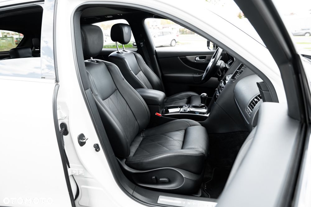 Infiniti QX70 3.0d S - 24
