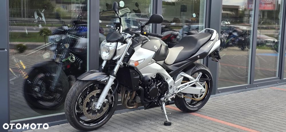 Suzuki GSR - 26