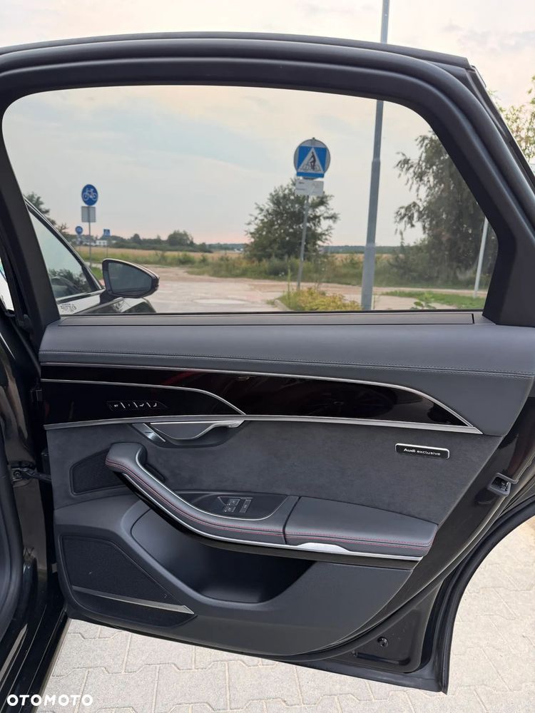 Audi S8 - 11