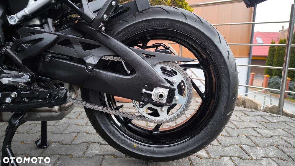 Suzuki GSX 1000 - 26