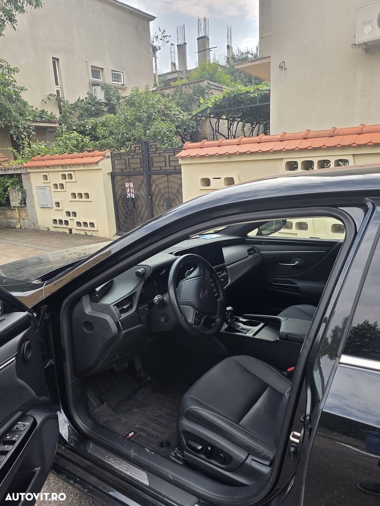 Lexus Seria ES 300h 2.5 TNGA HV 25H- 4X2 CVT Business - 8
