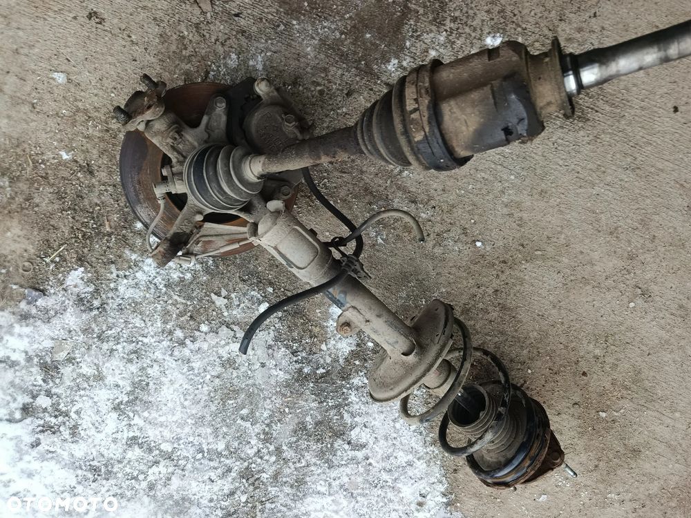 Zwrotnica przód zacisk hamulcowy amortyzator półoś Toyota RAV4 II 2.0D - 3