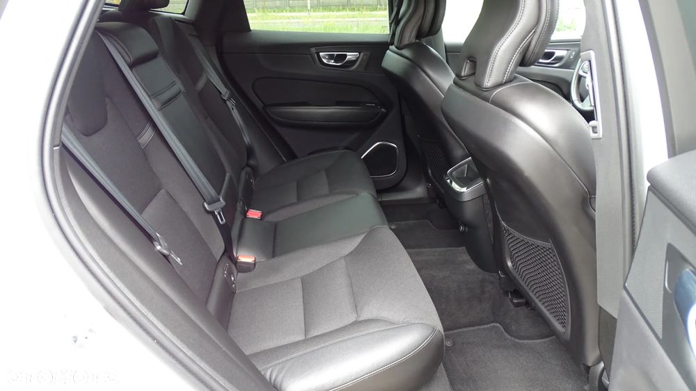 Volvo XC 60 T4 Momentum - 16