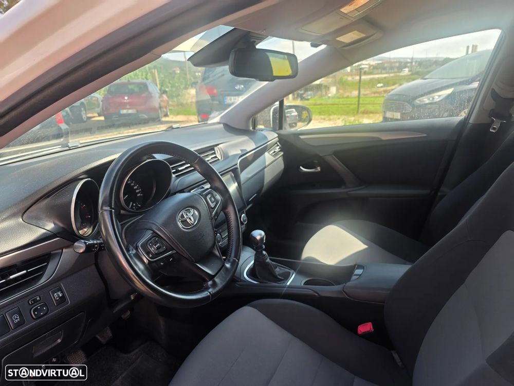 Toyota Avensis 1.6 D-4D Edition-S - 10