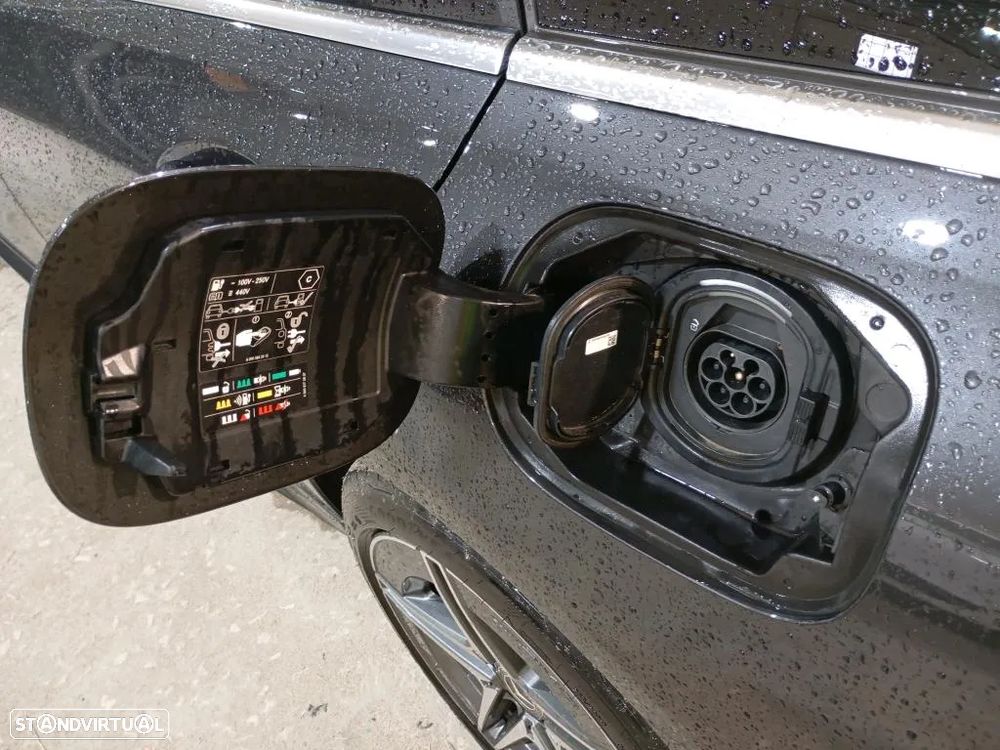 Mercedes-Benz C 300 e AMG Line - 11