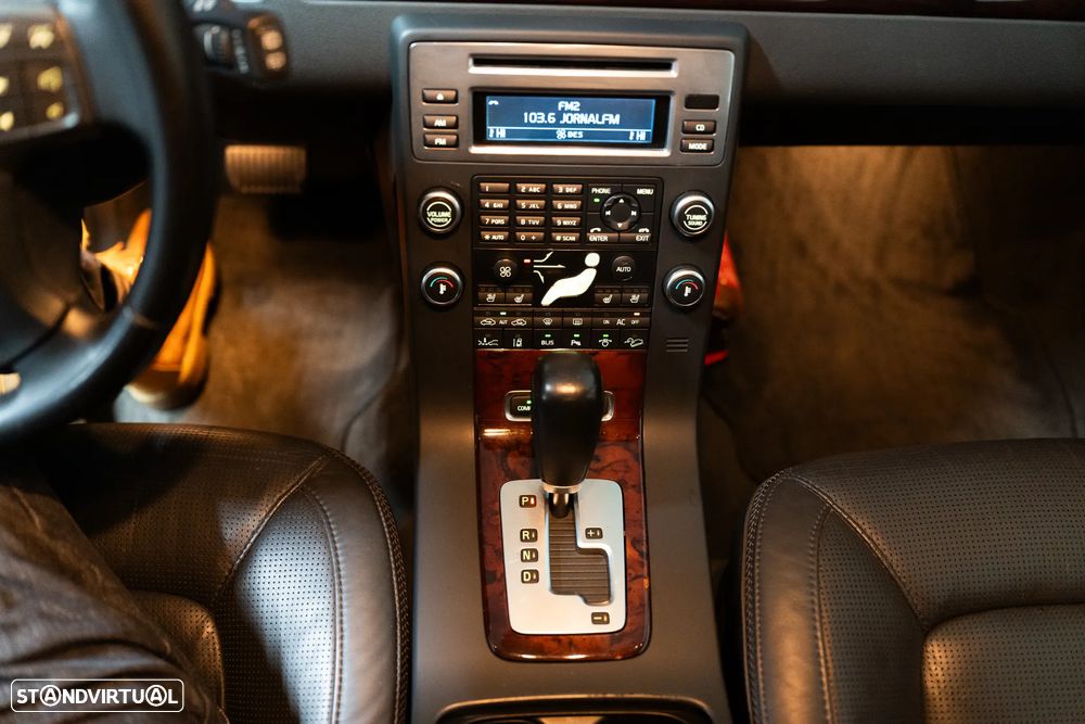 Volvo XC 70 D5 Summum Geartronic - 28