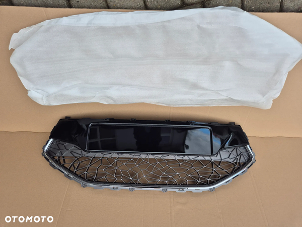 HYUNDAI IX20  2010-2015 GRILL ATRAPA ZDERZAKA  6561-1K000