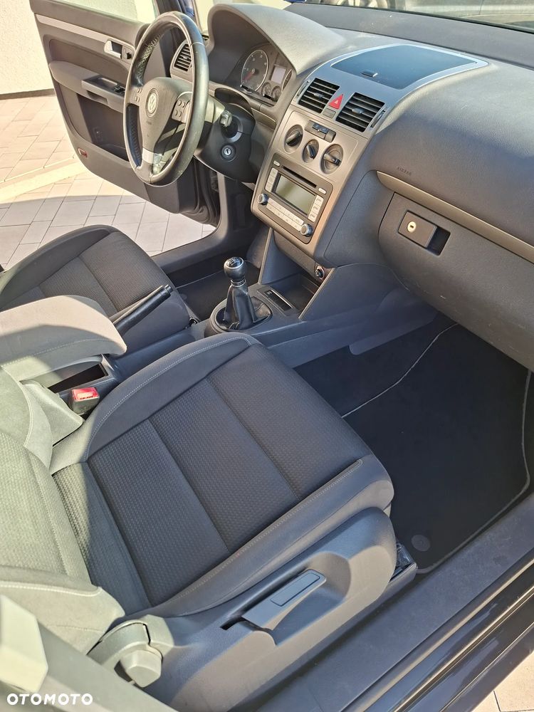 Volkswagen Touran - 20